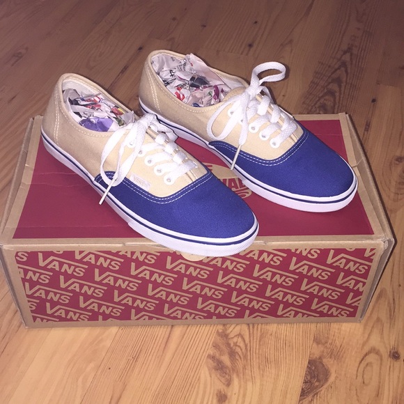 Vans Shoes - Women’s 7 Authentic style Vans
